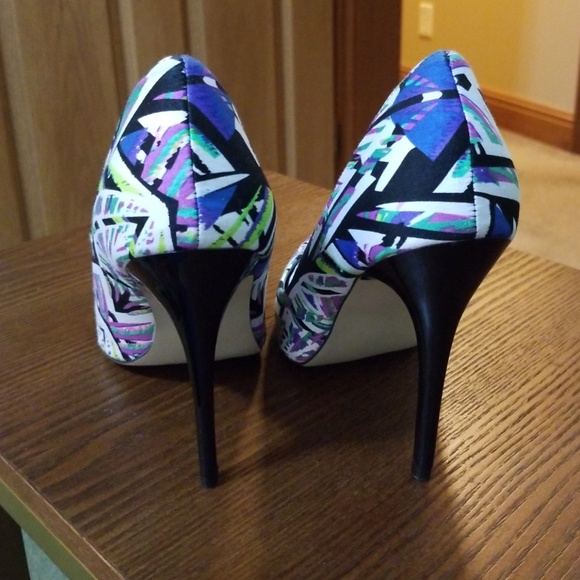 Shoes - Picture 3 of 4